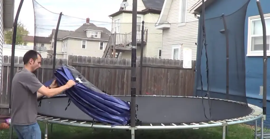 Trampoline Safety During Thunderstorms - Guide