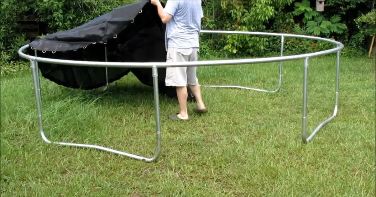 Trampoline Frame Cleaning