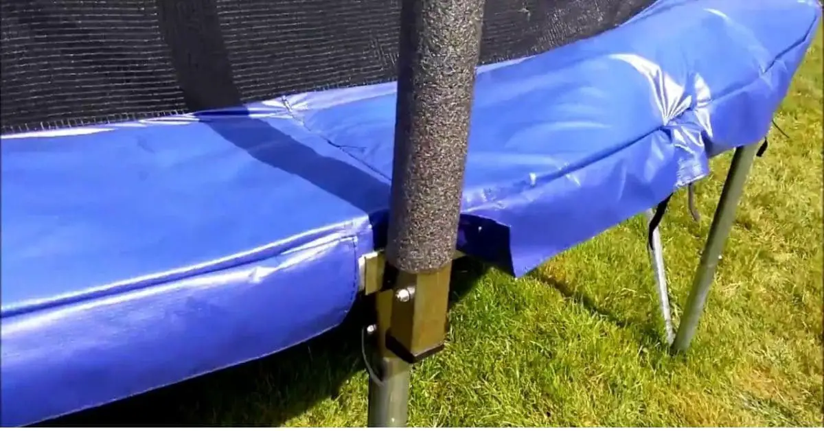 What is the cause of trampoline squeaking?