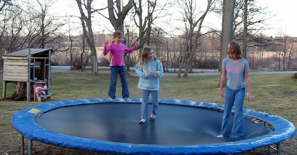 How long does a trampoline last in the sun - guide